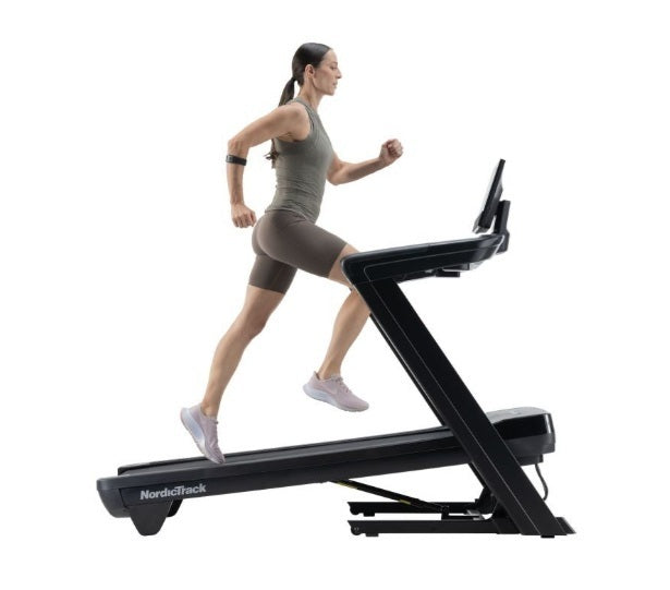 Promo COMMERCIAL 1250 con App Ifit integrata - TAPIS ROULANT NORDICTRACK piano corsa 152 x 55 cm - peso max utente 182 kg COD. NTL14125-INT