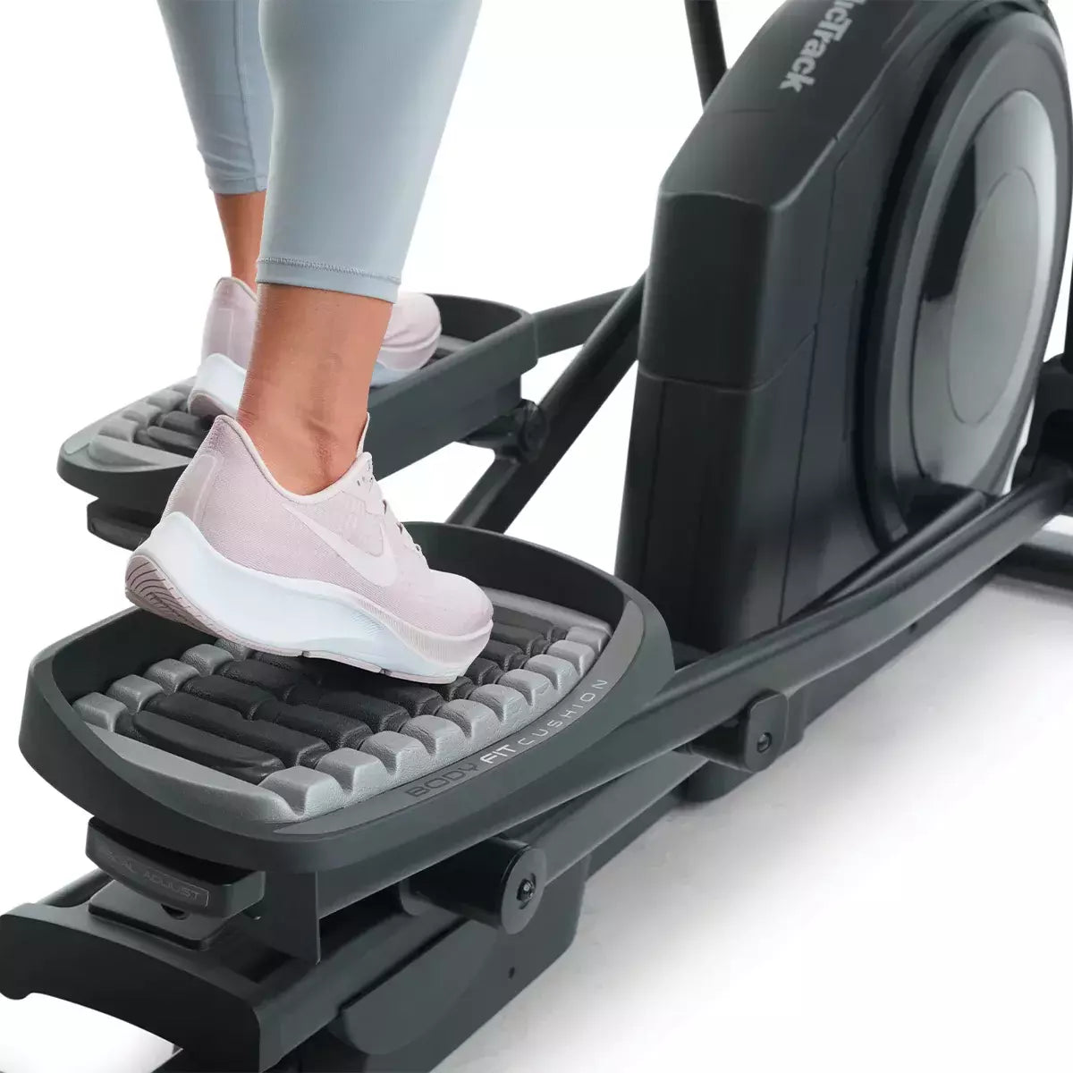 Promo NordicTrack Ellittica Elettromagnetica AirGlide 14i - a volano anteriore - App Ifit integrata - cod.NTEL71423-INT
