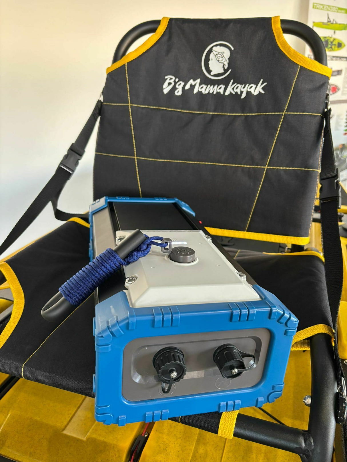 BIG MAMA KAYAK A PEDALI TRIKEN 330 - CANOA MONOPOSTO FISHING + motore elettrico BIXPY K1 Angler PRO Kit Outboard con batteria inclusa PP-768 Wh + Adattatore Hoodoo Pedal Drive