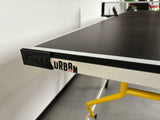 Urban Play Ping pong trasportabile in valigia, da interno, richiudibile con ruote, racchette e palline colore verde
