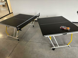 Urban Play Ping pong trasportabile in valigia, da interno, richiudibile con ruote, racchette e palline colore verde
