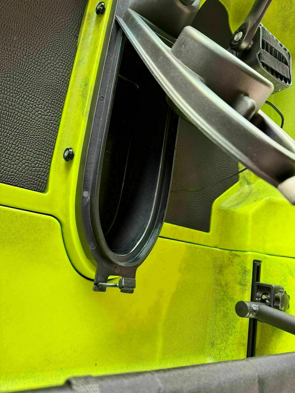 Kayak fishing a Pedali divisibile Big Mama Triken 330 Live S, con ruote e vasca del vivo - SCAFO GRIGIO NERO, gavone VERDE