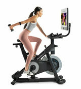 Promo Gym Bike Studio 27i resistenza magnetica Nordictrack cod.NTEX02722-INT - con App Ifit integrata - peso max utente 160 kg schermo touchscreen da 27"