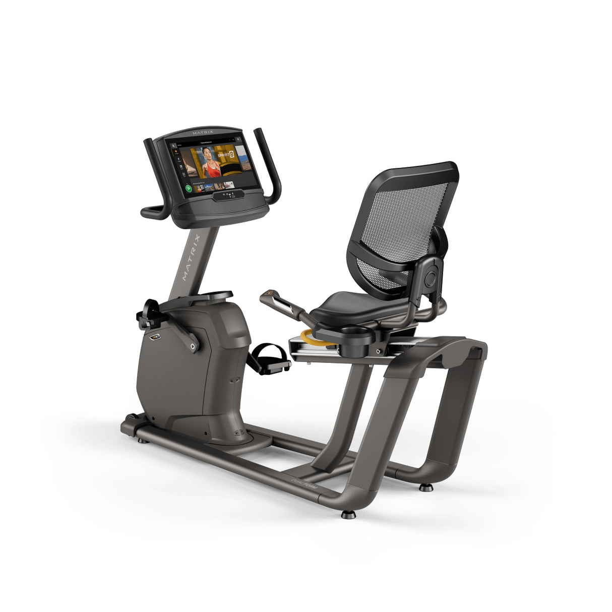 RECUMBENT BIKE R30 CON CONSOLE XIR, professionale, con accesso facilitato, stabile e versatile. La nostra bike R30 include le esclusive tecnologie Dual Form Frame e Comfort Arc Seat. Linea Matrix