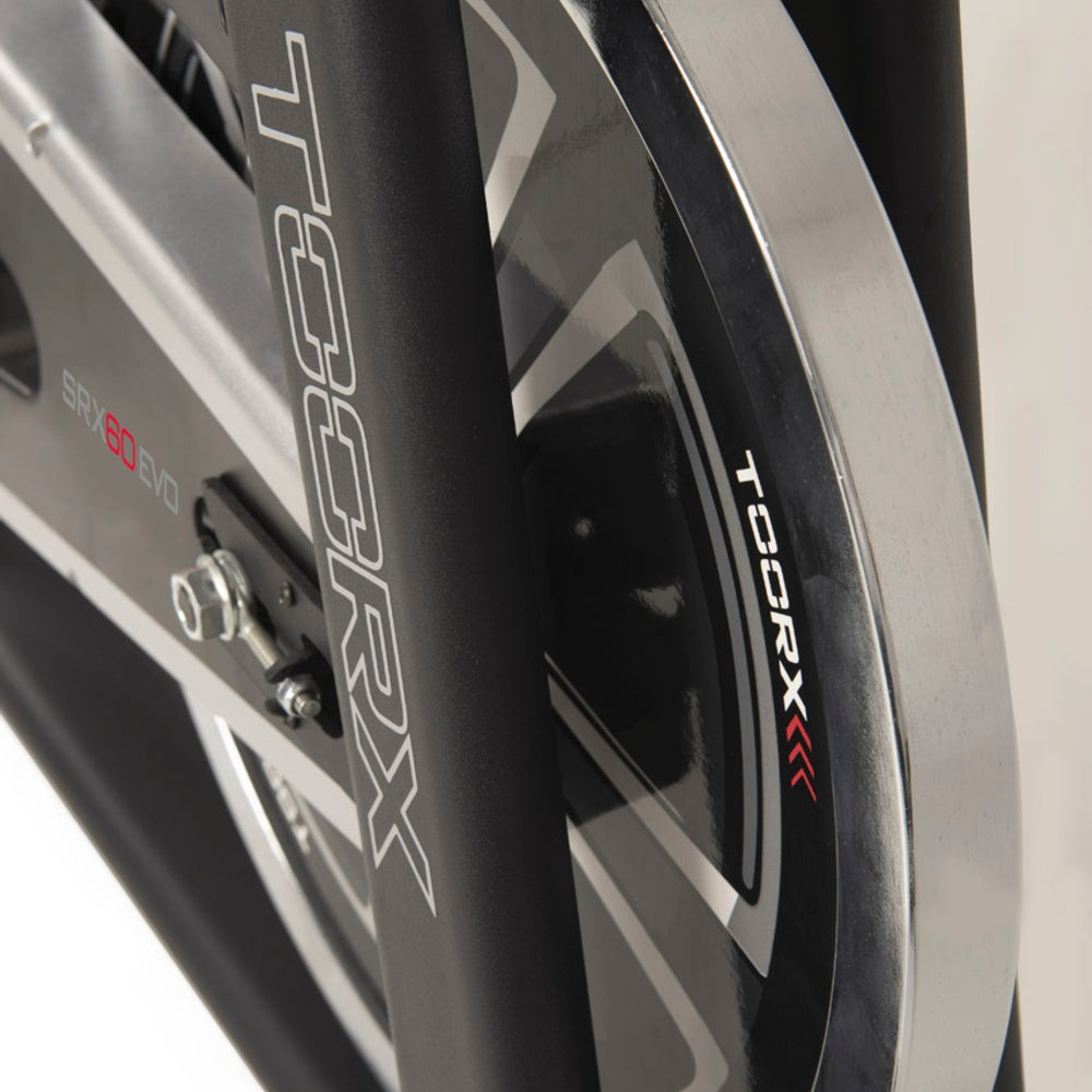 Gym Bike SRX-60 EVO Linea Toorx Trasmissione; a cinghia Massa volanica; peso 20 kg Peso max utente; 125 kg bike da spinning - TIMESPORT24