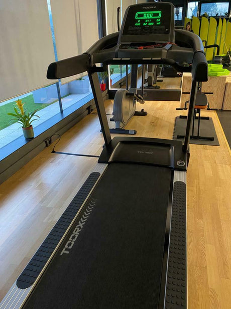 Tapis Roulant TRX-3000 HRC 3.0 -Iconsole + Kinomap + Zwift con Inclinazione Elettrica Motore AC e Velocità 1,0 - 22,0 Km/h Peso max utente 160 Kg Piano di corsa 60 x 156 cm - TIMESPORT24