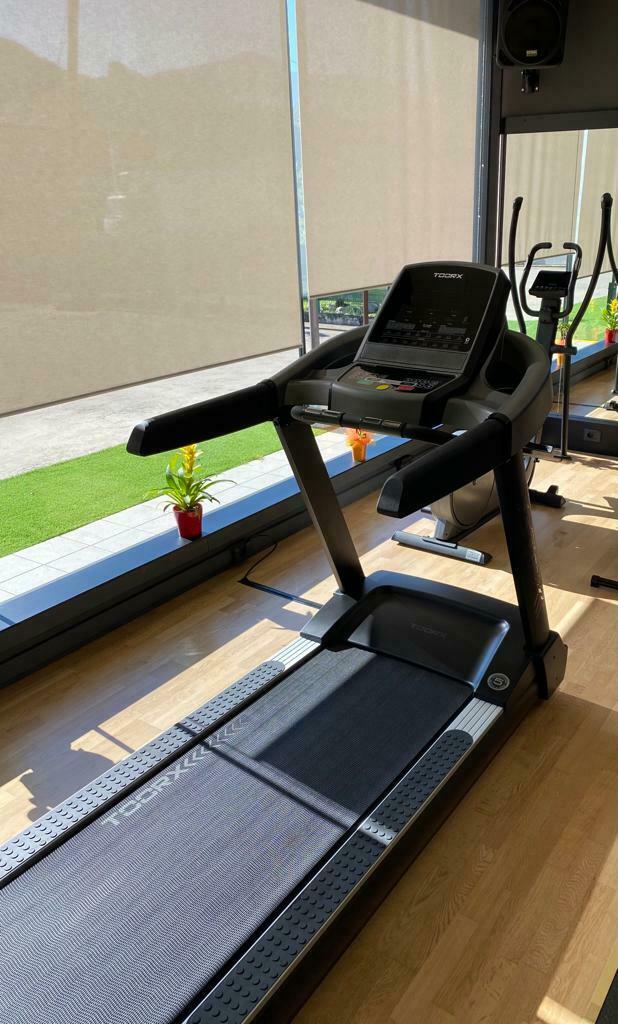 Tapis Roulant TRX-3000 HRC 3.0 -Iconsole + Kinomap + Zwift con Inclinazione Elettrica Motore AC e Velocità 1,0 - 22,0 Km/h Peso max utente 160 Kg Piano di corsa 60 x 156 cm - TIMESPORT24