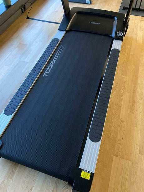 Tapis Roulant TRX-3000 HRC 3.0 -Iconsole + Kinomap + Zwift con Inclinazione Elettrica Motore AC e Velocità 1,0 - 22,0 Km/h Peso max utente 160 Kg Piano di corsa 60 x 156 cm - TIMESPORT24