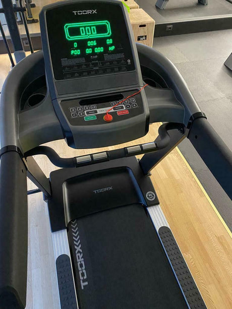 Tapis Roulant TRX-3000 HRC 3.0 -Iconsole + Kinomap + Zwift con Inclinazione Elettrica Motore AC e Velocità 1,0 - 22,0 Km/h Peso max utente 160 Kg Piano di corsa 60 x 156 cm - TIMESPORT24