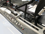 BIG MAMA KAYAK A PEDALI TRIKEN 330 - CANOA MONOPOSTO FISHING CON 4 PORTACANNE, 2 GAVONI, TIMONE, SISTEMA DI PEDALI, SEDILE RIALZATO, 11 BARRE DI SCORRIMENTO ver. coperchio arancio